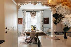 Central Townhouse With Garden Free Parking