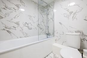 Stylish 2 Bedroom Apartment - Shepherd s Bush