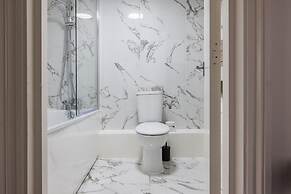 Stylish 2 Bedroom Apartment - Shepherd s Bush