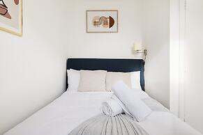 Stylish 2 Bedroom Apartment - Shepherd s Bush