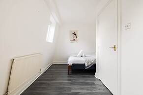 Stylish 2 Bedroom Apartment - Shepherd s Bush