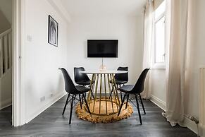 Stylish 2 Bedroom Apartment - Shepherd s Bush