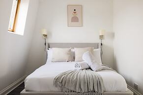 Stylish 2 Bedroom Apartment - Shepherd s Bush