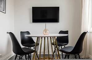 Stylish 2 Bedroom Apartment - Shepherd s Bush