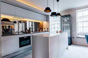 Modern Stylish Central Bath Apartment