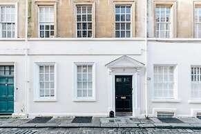 Modern Stylish Central Bath Apartment