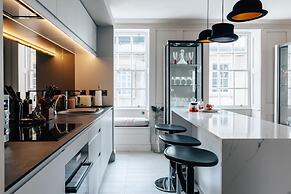 Modern Stylish Central Bath Apartment