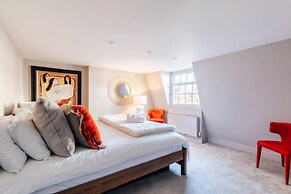 Modern Stylish Central Bath Apartment