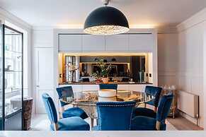 Modern Stylish Central Bath Apartment