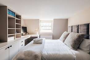 Modern Stylish Central Bath Apartment