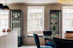 Modern Stylish Central Bath Apartment