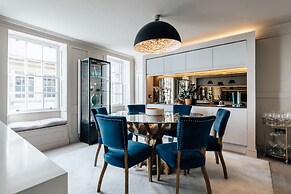 Modern Stylish Central Bath Apartment
