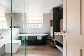 Modern Stylish Central Bath Apartment