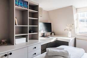 Modern Stylish Central Bath Apartment