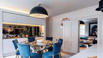 Modern Stylish Central Bath Apartment