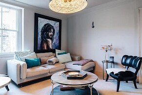 Modern Stylish Central Bath Apartment