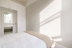 Chic Sunlit Earls Court Flat