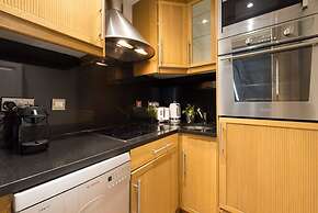 Chic Sunlit Earls Court Flat