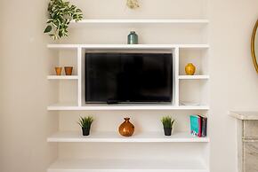 Chic Sunlit Earls Court Flat