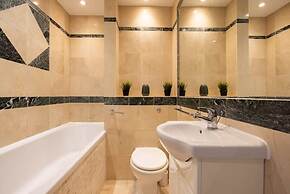 Chic Sunlit Earls Court Flat