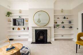 Chic Sunlit Earls Court Flat
