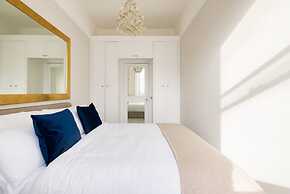 Chic Sunlit Earls Court Flat