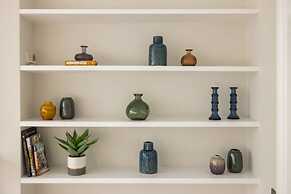 Chic Sunlit Earls Court Flat