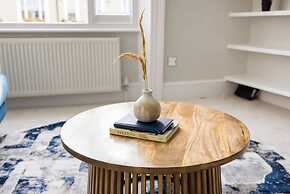 Chic Sunlit Earls Court Flat