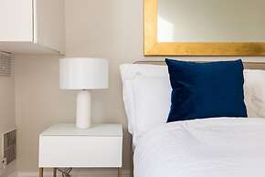 Chic Sunlit Earls Court Flat