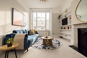Chic Sunlit Earls Court Flat