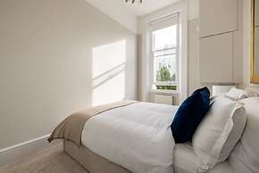 Chic Sunlit Earls Court Flat