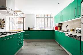 Soho Warehouse Loft With Concierge Lift