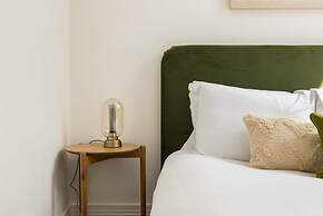 Spacious Apartment With Office Rear Terrace