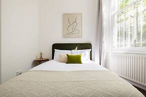 Spacious Apartment With Office Rear Terrace