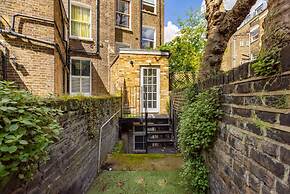 Spacious Apartment With Office Rear Terrace