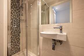 Spacious Apartment With Office Rear Terrace