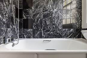 Spacious Apartment With Office Rear Terrace