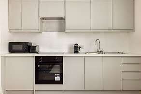 Spacious Apartment With Office Rear Terrace