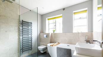 Luxury Home With Garden Gym Roof Terrace