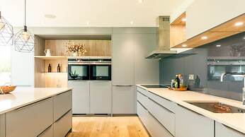 Luxury Home With Garden Gym Roof Terrace