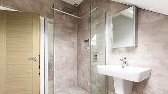 Luxury Home With Garden Gym Roof Terrace