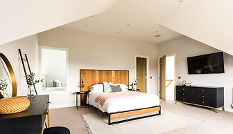 Luxury Home With Garden Gym Roof Terrace