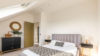 Luxury Home With Garden Gym Roof Terrace