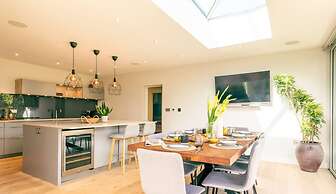 Luxury Home With Garden Gym Roof Terrace