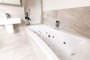 Luxury Home With Garden Gym Roof Terrace