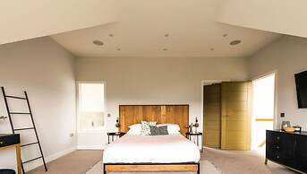 Luxury Home With Garden Gym Roof Terrace