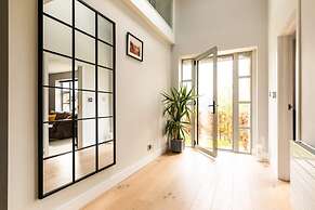 Luxury Home With Garden Gym Roof Terrace