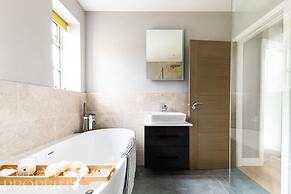 Luxury Home With Garden Gym Roof Terrace