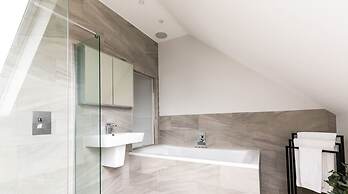 Luxury Home With Garden Gym Roof Terrace