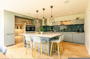 Luxury Home With Garden Gym Roof Terrace